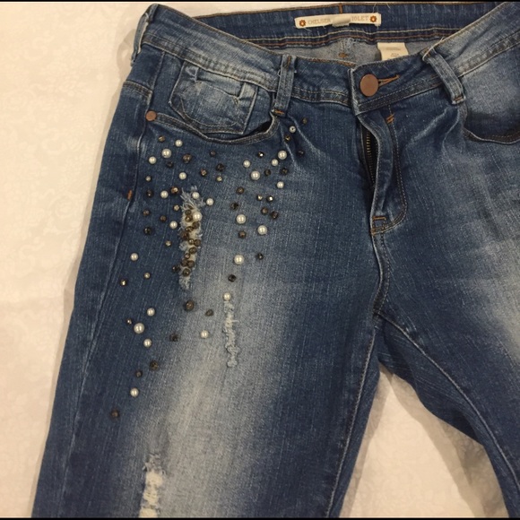 Distressed and beaded size 30 waist cropped jeans. - Picture 2 of 7